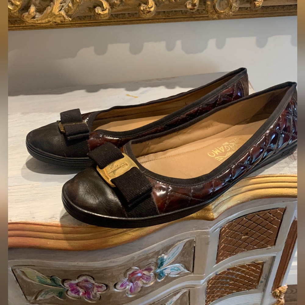 Elegant Black and Brown Women's Flats
